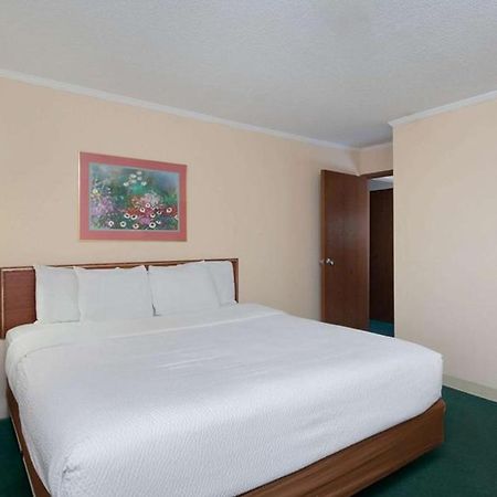 Norwood Inn & Suites Indianapolis East Post Drive Kültér fotó