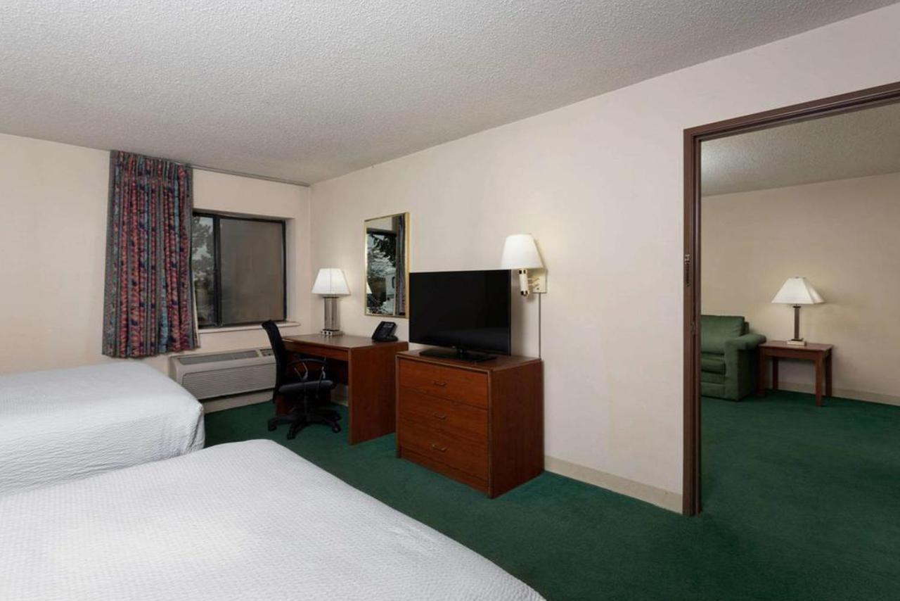 Norwood Inn & Suites Indianapolis East Post Drive Kültér fotó