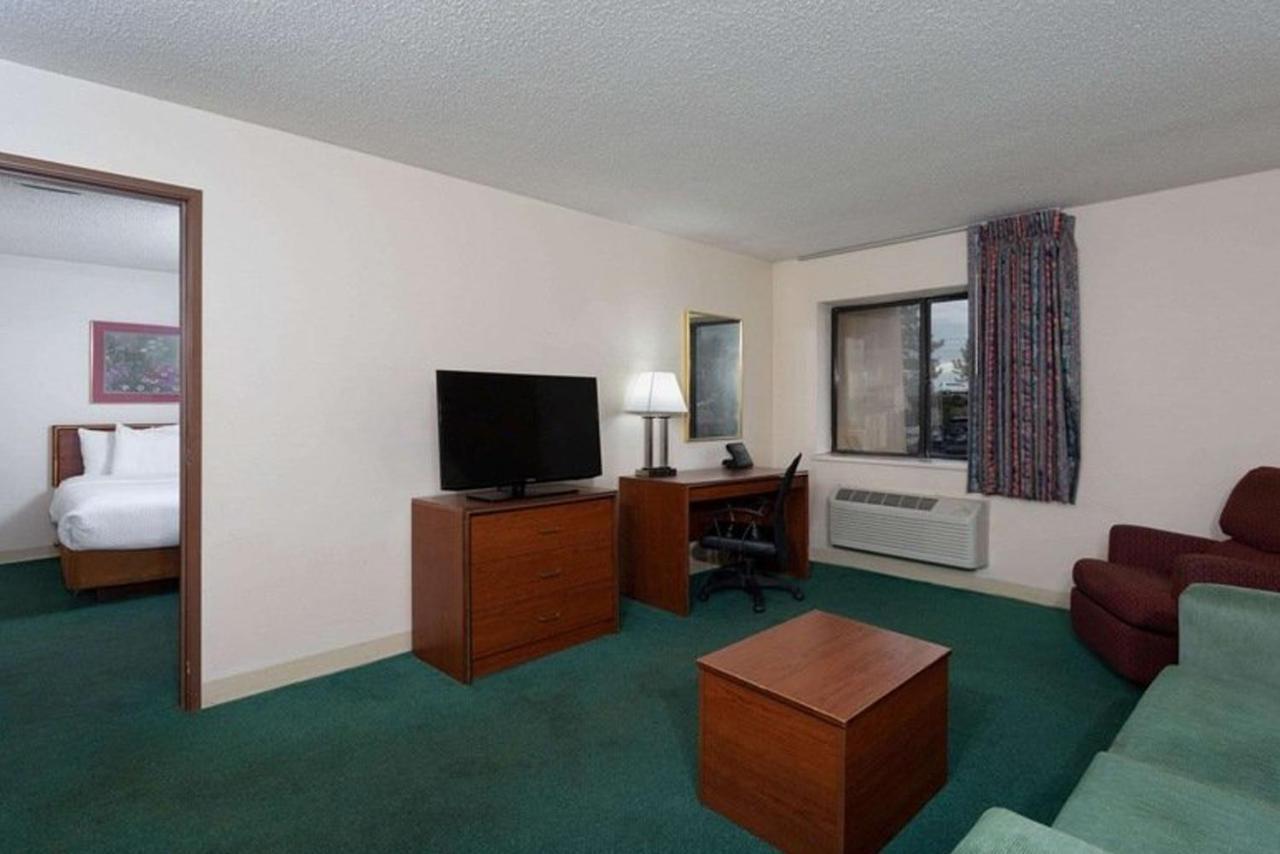 Norwood Inn & Suites Indianapolis East Post Drive Kültér fotó