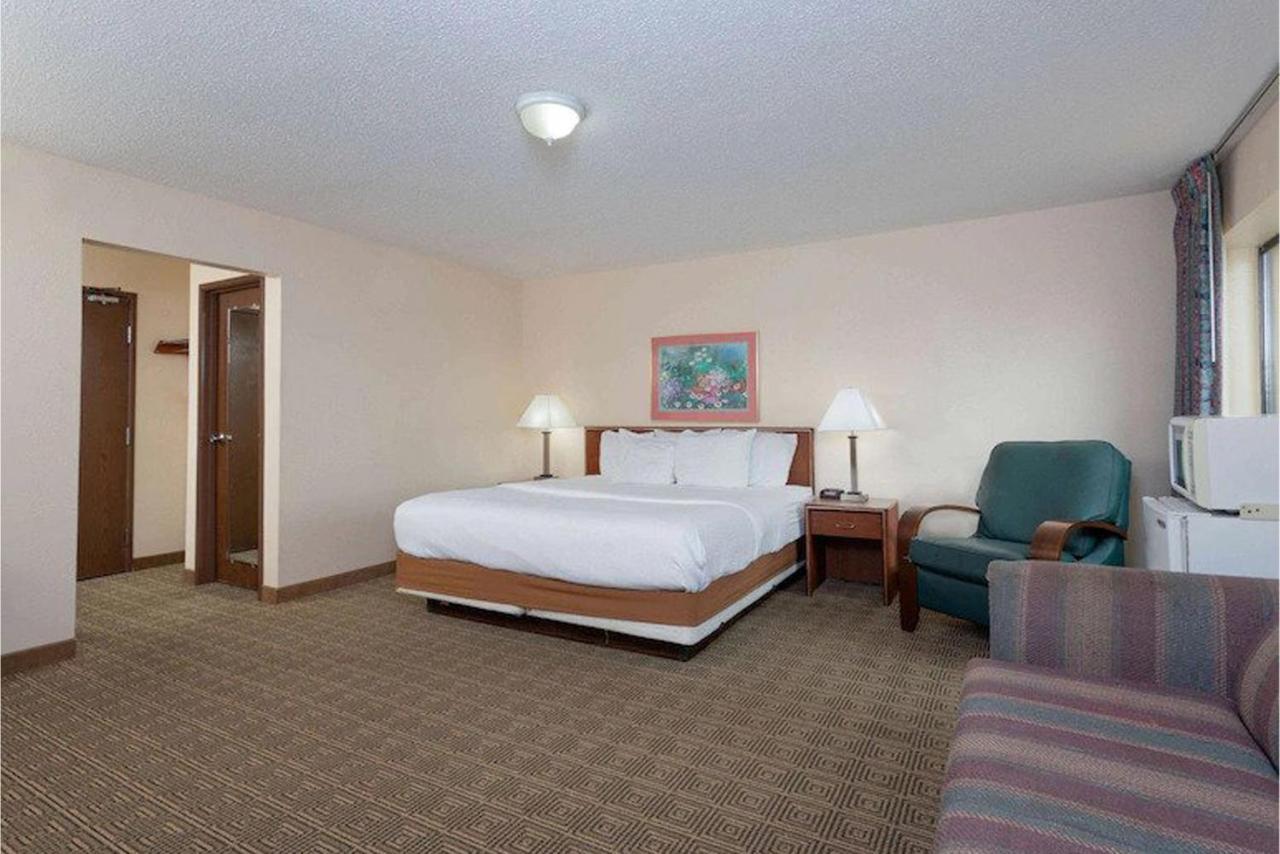 Norwood Inn & Suites Indianapolis East Post Drive Kültér fotó