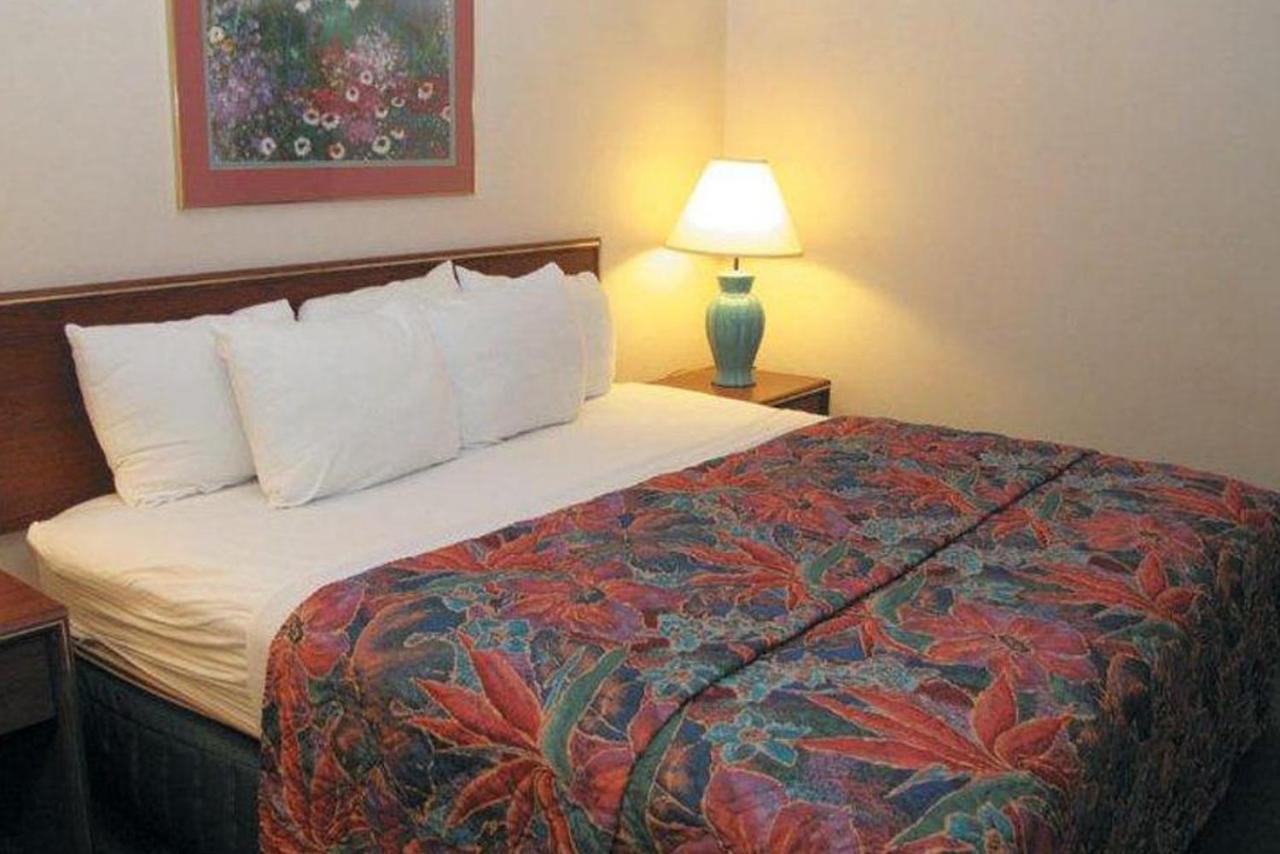 Norwood Inn & Suites Indianapolis East Post Drive Kültér fotó