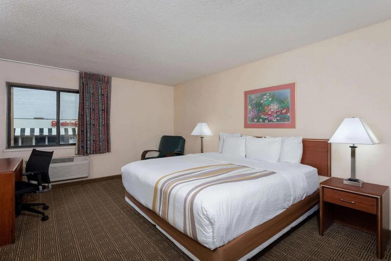 Norwood Inn & Suites Indianapolis East Post Drive Kültér fotó