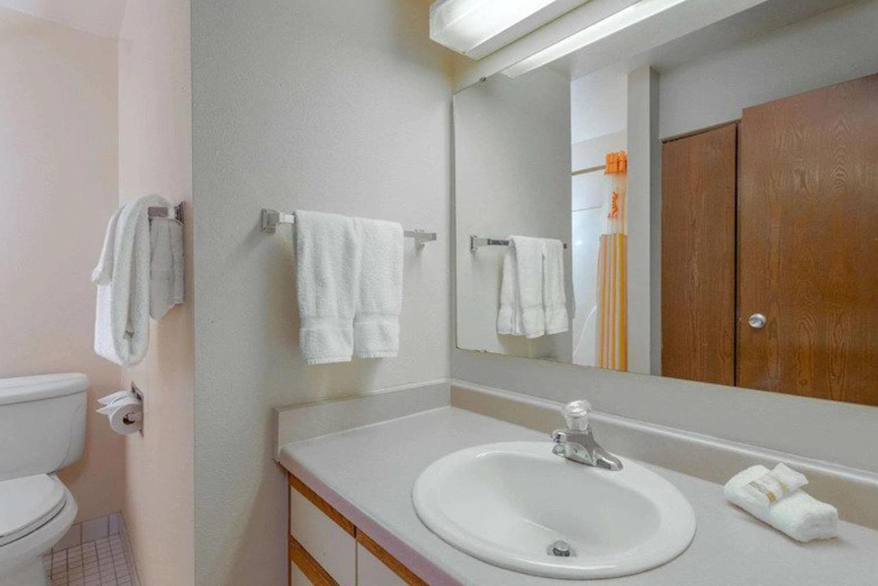 Norwood Inn & Suites Indianapolis East Post Drive Kültér fotó