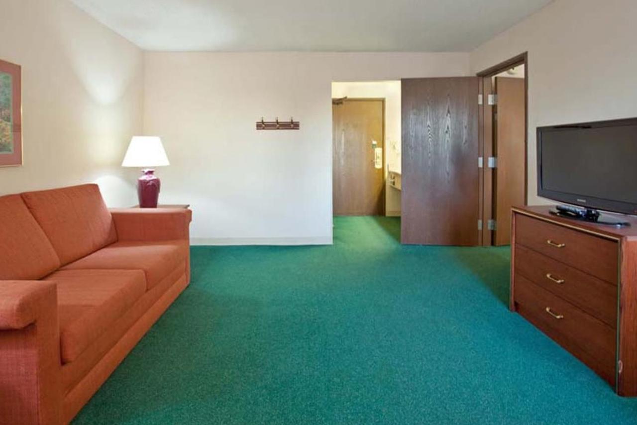 Norwood Inn & Suites Indianapolis East Post Drive Kültér fotó