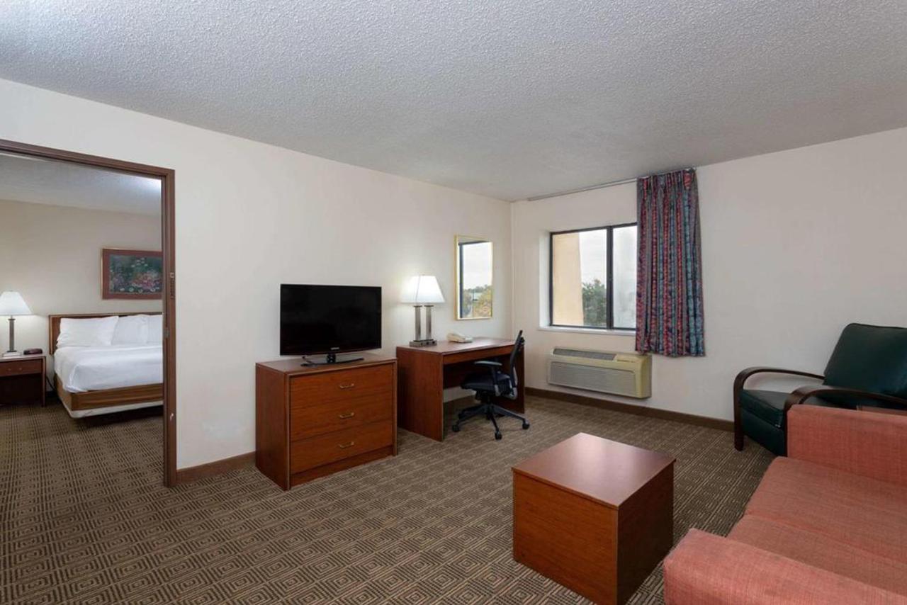 Norwood Inn & Suites Indianapolis East Post Drive Kültér fotó