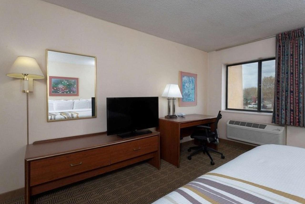 Norwood Inn & Suites Indianapolis East Post Drive Kültér fotó