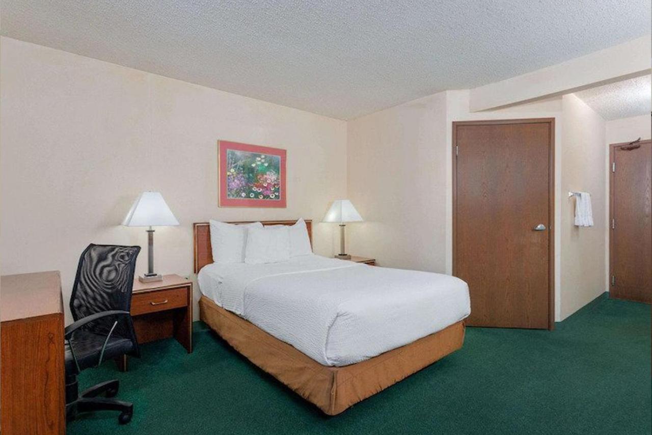 Norwood Inn & Suites Indianapolis East Post Drive Kültér fotó