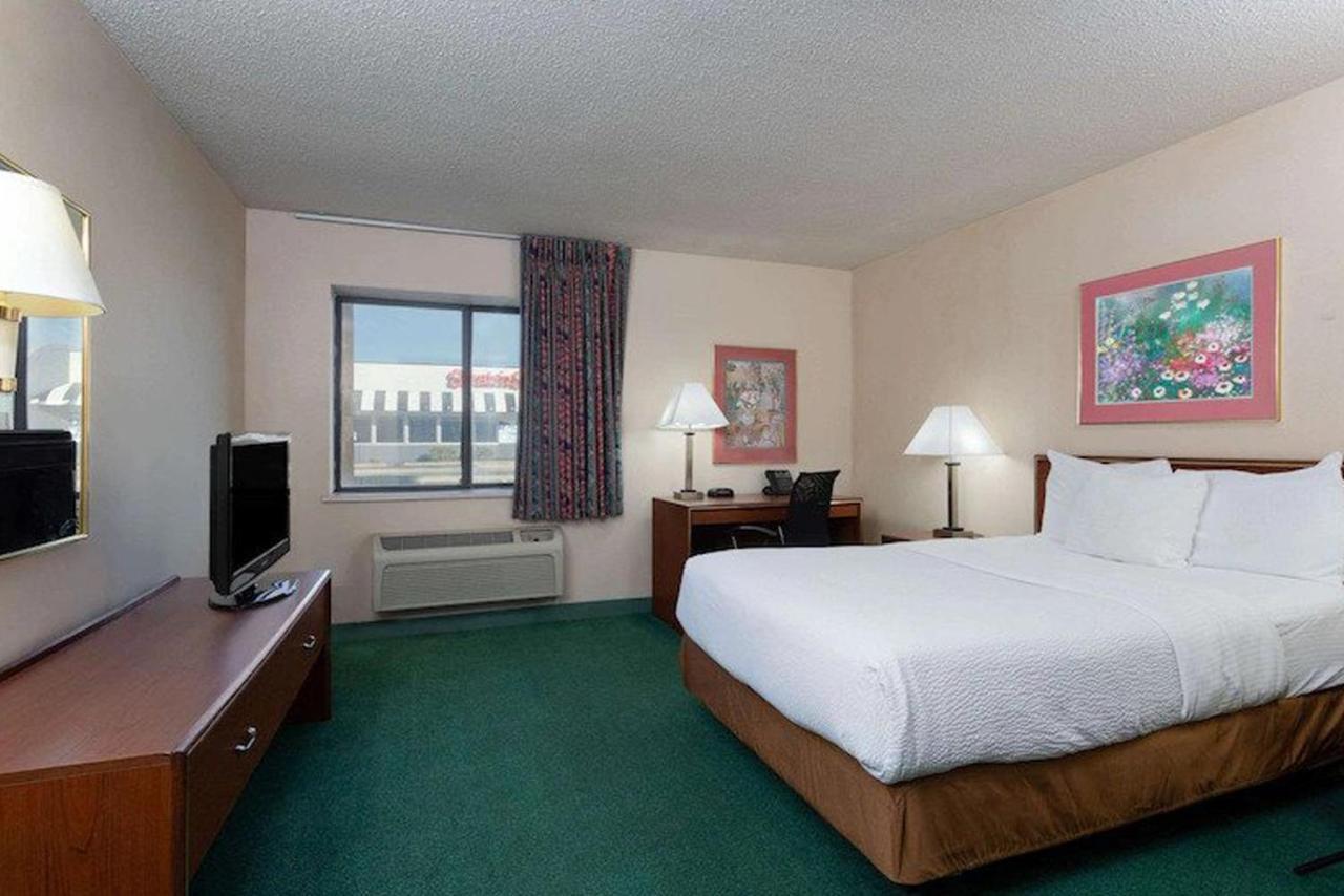 Norwood Inn & Suites Indianapolis East Post Drive Kültér fotó