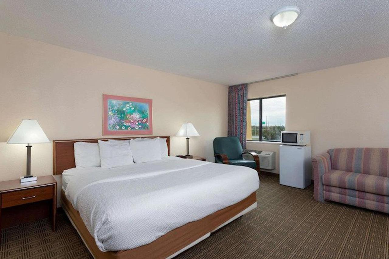 Norwood Inn & Suites Indianapolis East Post Drive Kültér fotó